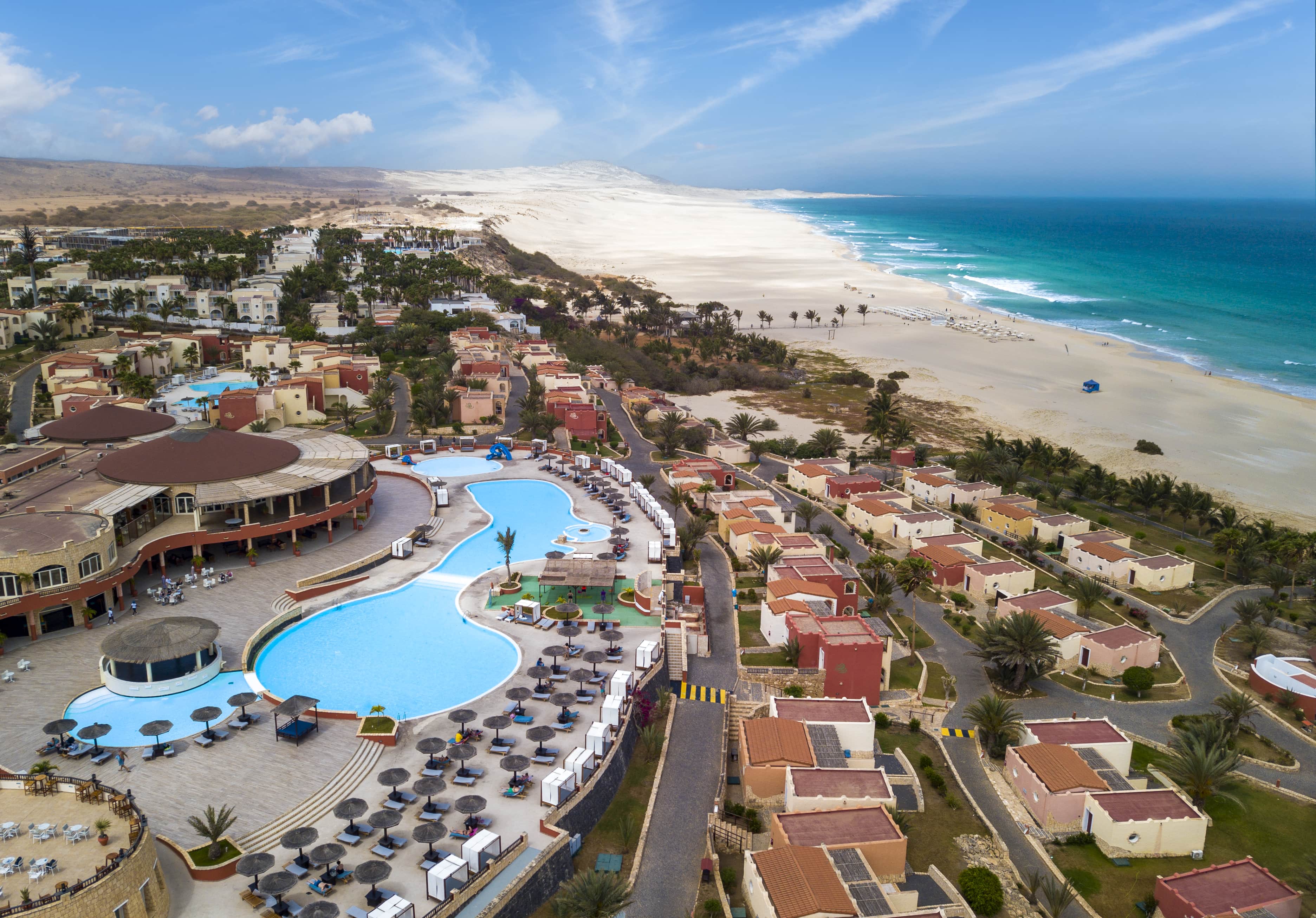 https://static.barcelo.com/content/dam/bhg/master/es/hoteles/cabo-verde/isla-de-boa-vista/occidental-boa-vista-beach/main-photos/hotel/OBVB_VIEW_004.jpg