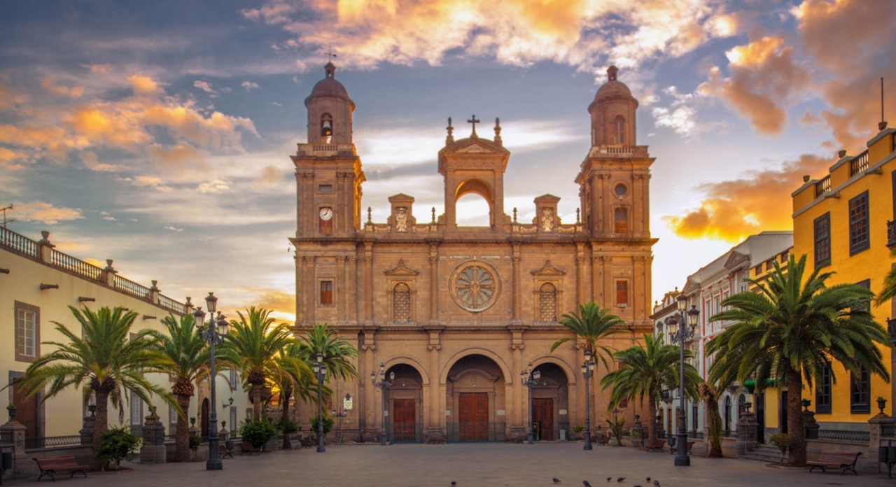Sunrise at the Cathedral Santa Ana in Las Palmas de Gran Canaria.