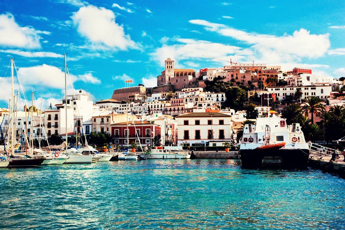 Was kann man in Ibiza machen? Zum Beispiel die Hauptstadt besuchen.