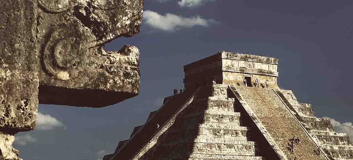 El fenómeno del equinoccio en la pirámide de Kukulcán en Chichén Itzá