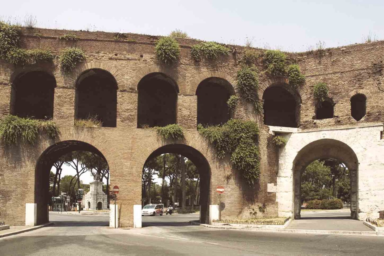 Via Veneto è uno dei luoghi da vedere a Roma, seguendo i passi di Fellini