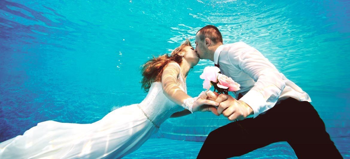Loin du mariage traditionnel, organisez votre mariage subaquatique et surprenez