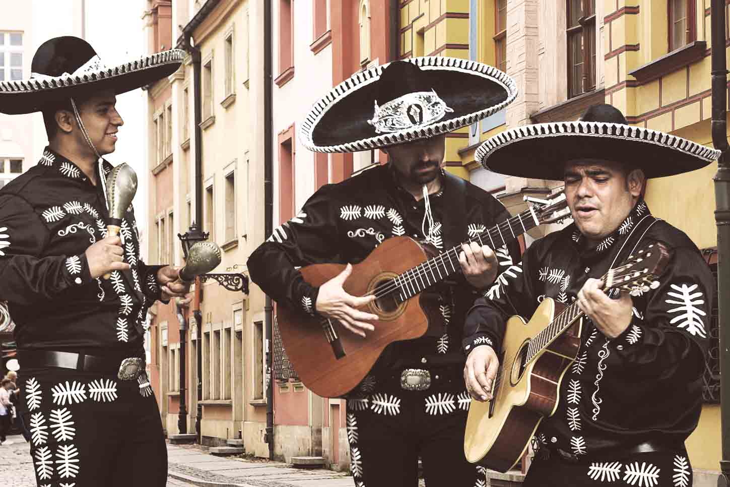 Мексиканские песни слушать. Мариачи Мексика. Музыканты Мариачи. Ансамбль Мариачи. Группа Мариачи Мексиканская.