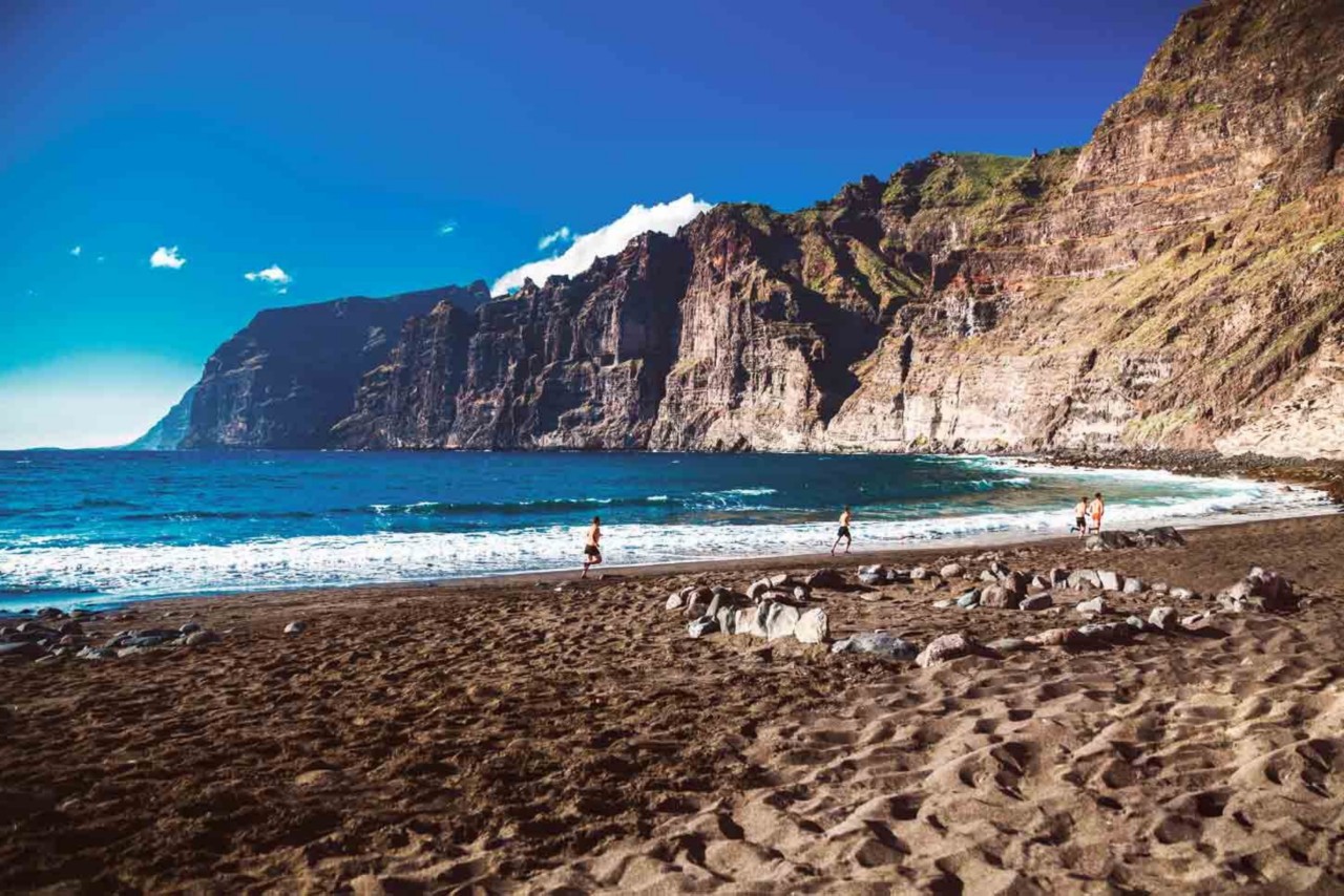 Playa de los Guíos: Aussicht auf die Klippen Los Gigantes