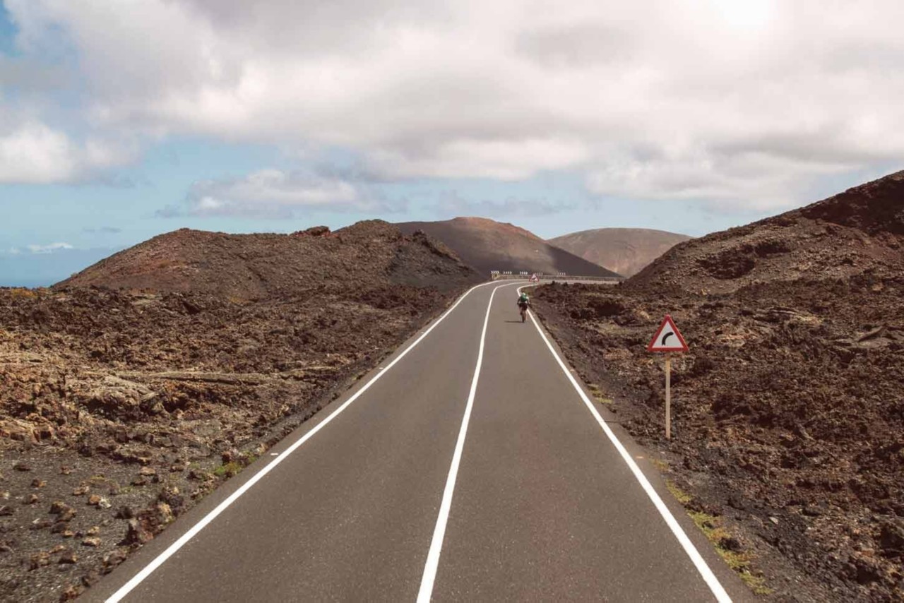 Discover Lanzarote by bike and enjoy a fresh perspective on this volcanic island