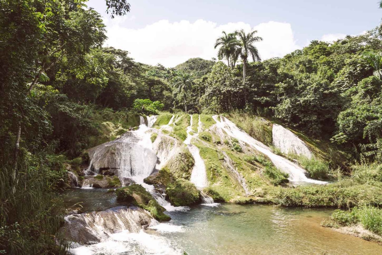 There are so many waterfalls in Dominican Republic to visit. Plan your trip!