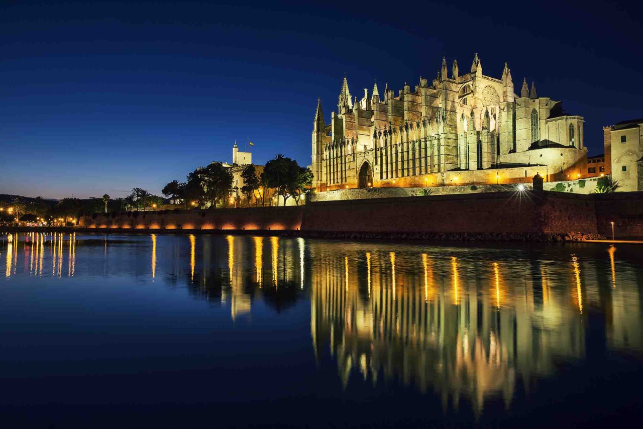 Black Friday Reisen: Kathedrale von Palma de Mallorca.
