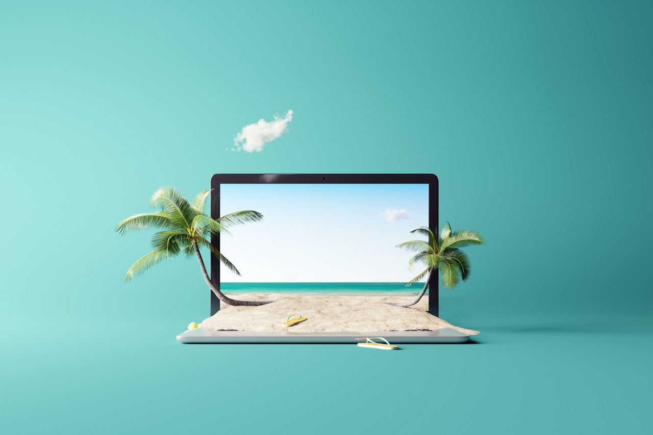 Cyber Monday: Reisen online buchen, Computerbildschirm mit Palmen.