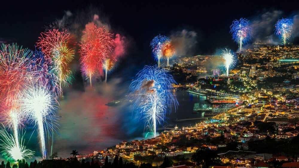 Silvester in der Sonne: Feuerwerk in Madeira
