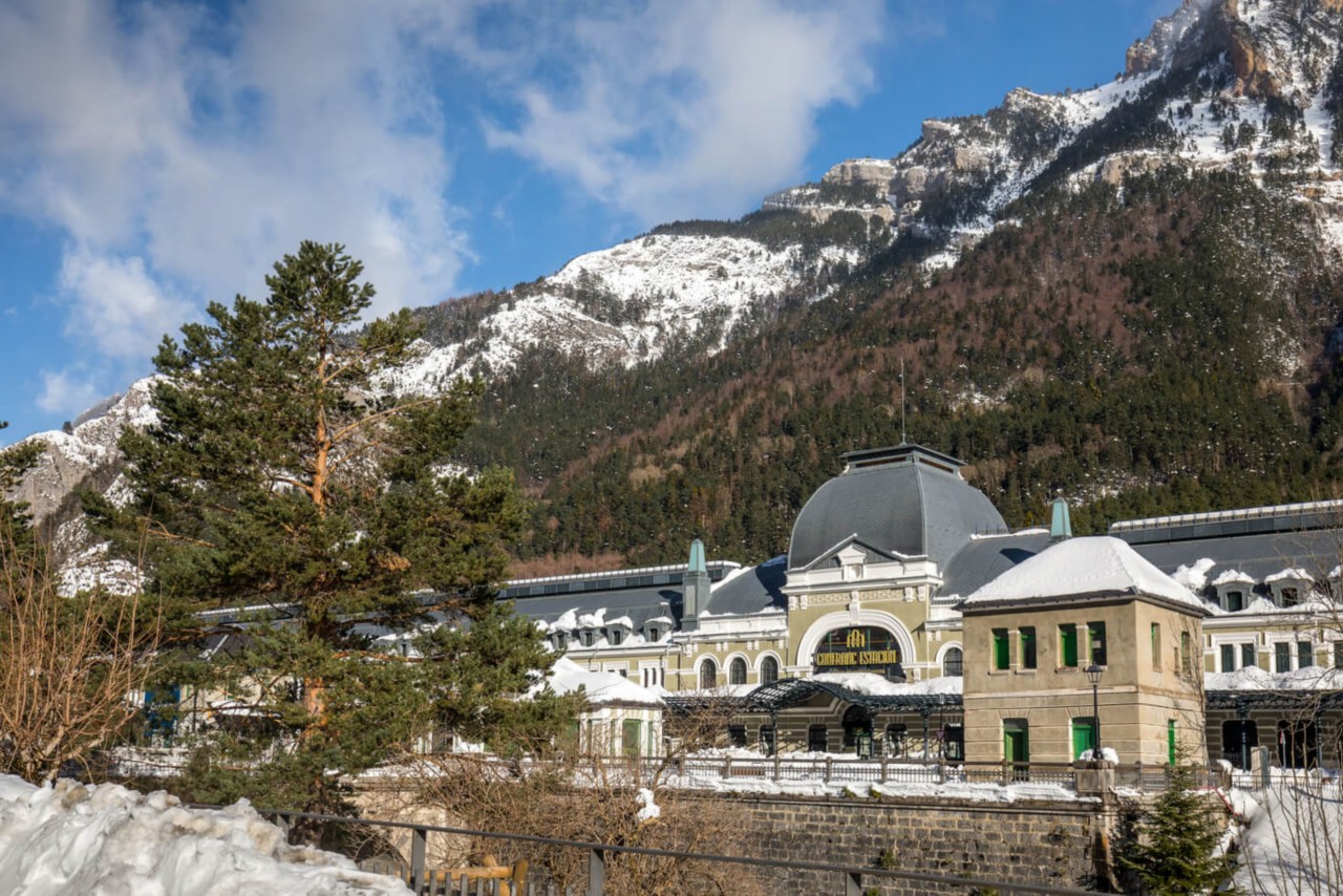 Skiing in the Pyrenees is tiring which is why hotels like the Canfranc Estación are a good choice