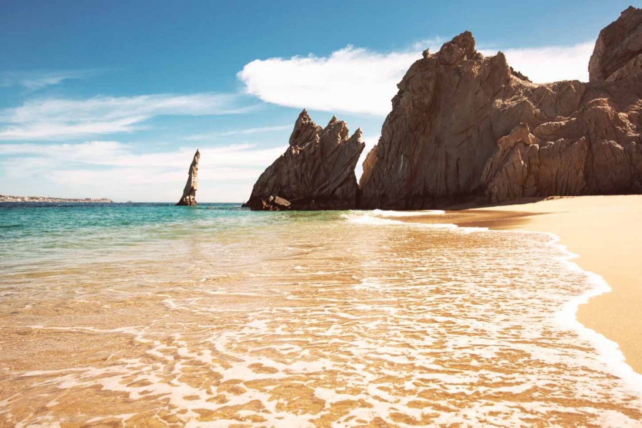 Enjoy the beaches of Los Cabos this winter thanks to travel deals in January