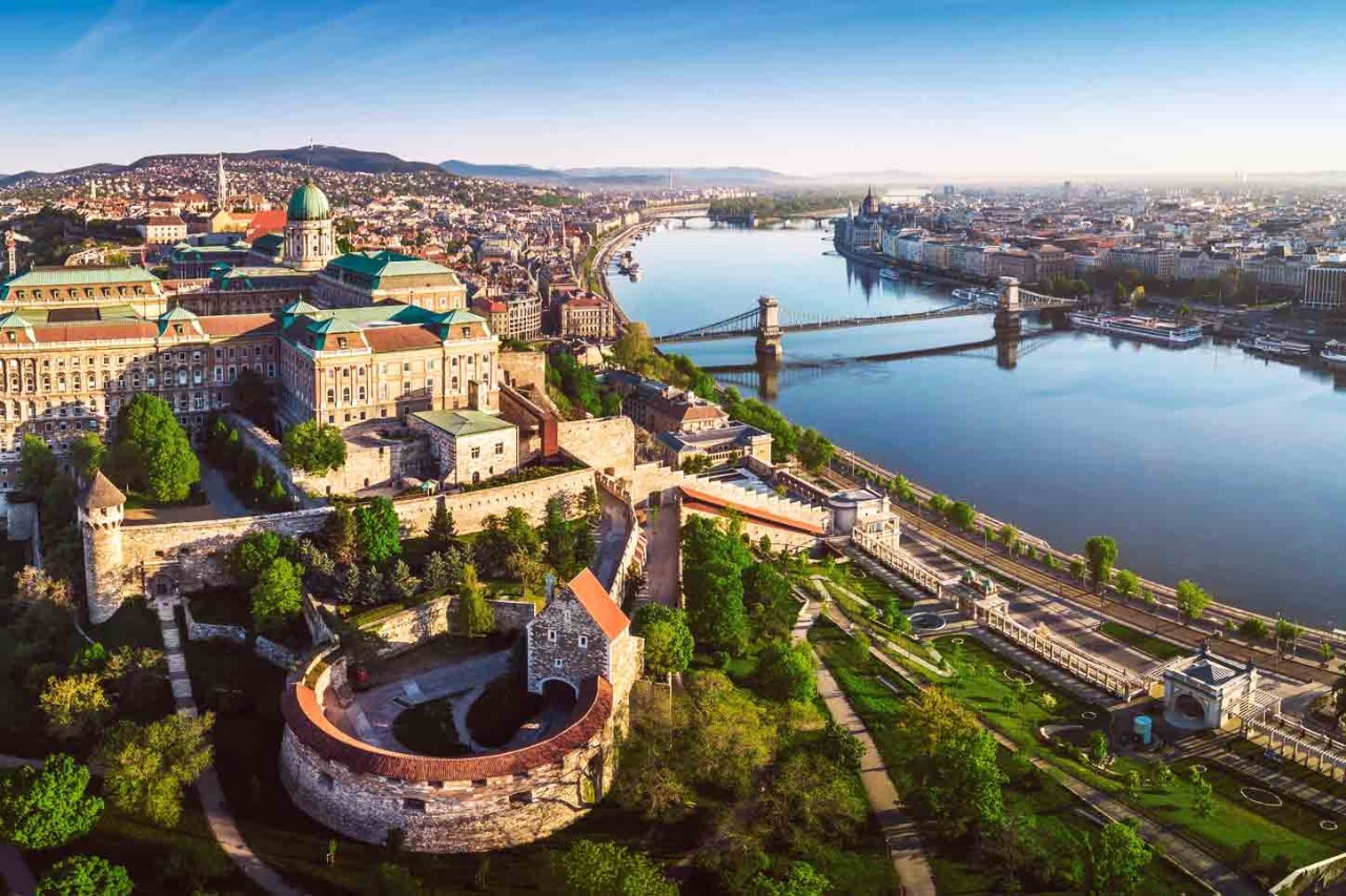 Romantische Reiseziele: die Donau in Budapest hat herrliche Panoramen zu bieten
