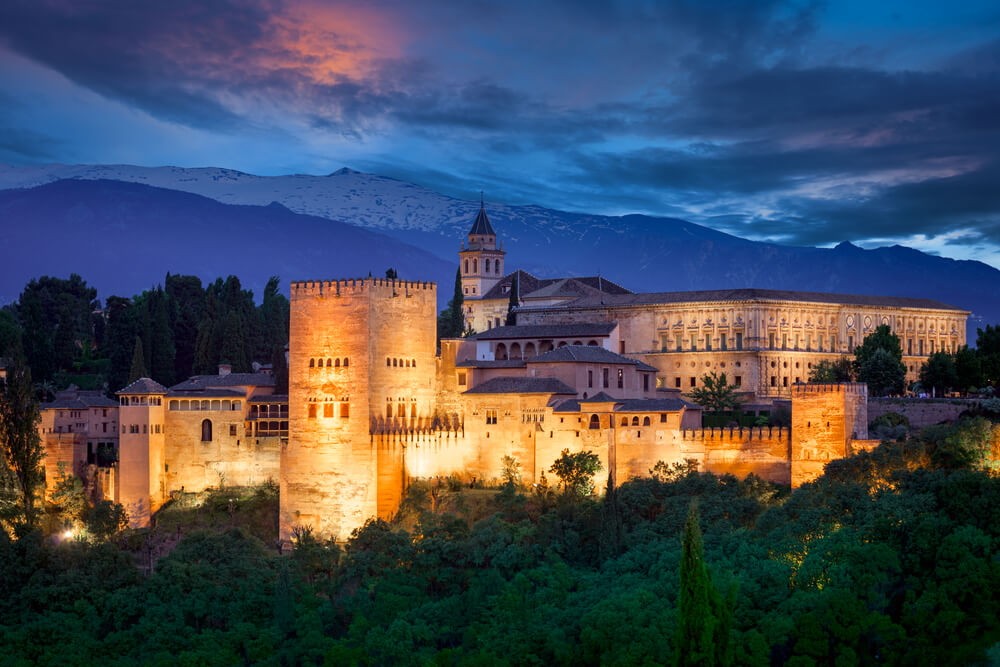 Romantische Reiseziele: Blick auf die Alhambra in Granada