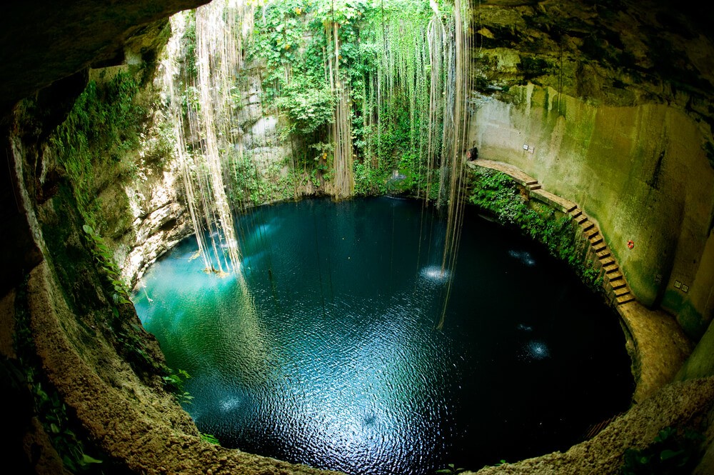 Discover Ik Kil, one of the top cenotes near Cancún to visit with friends 