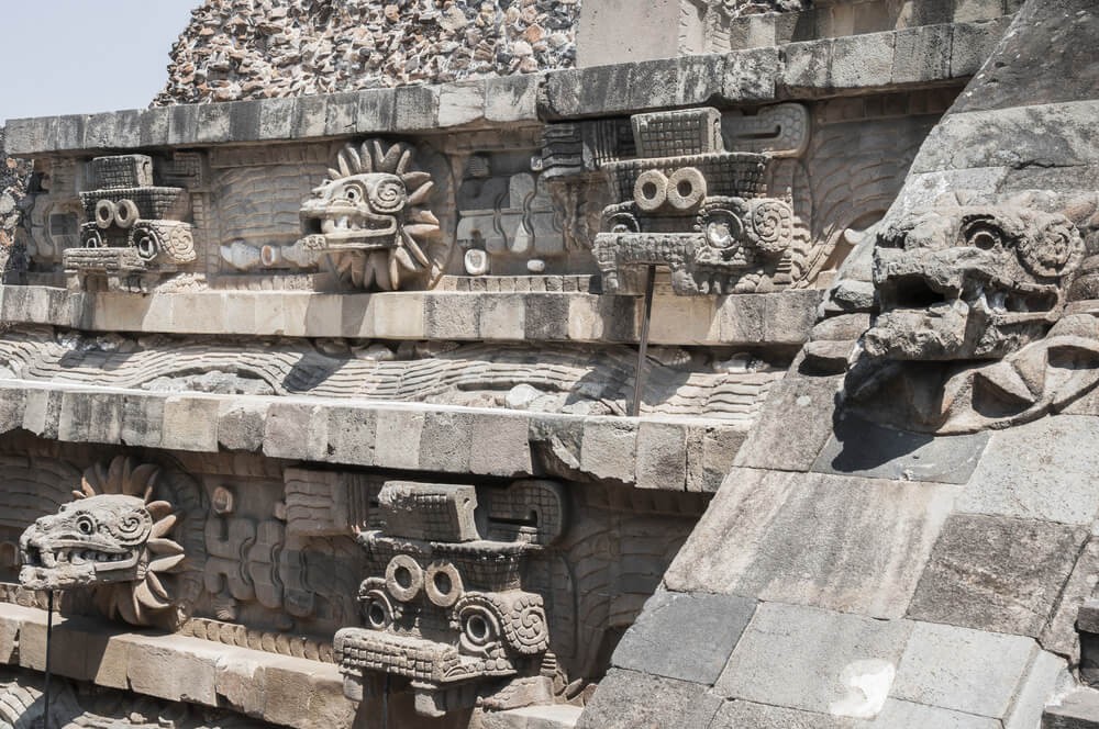 Kultur Mexiko: Detailansicht eines Azteken-Tempels in Teotihuacán.