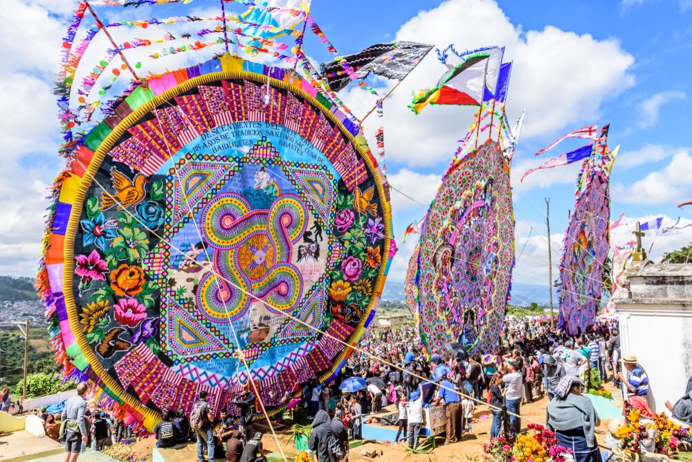 The Festival of Giant Kites is one of the traditions of Guatemala that is not to be missed