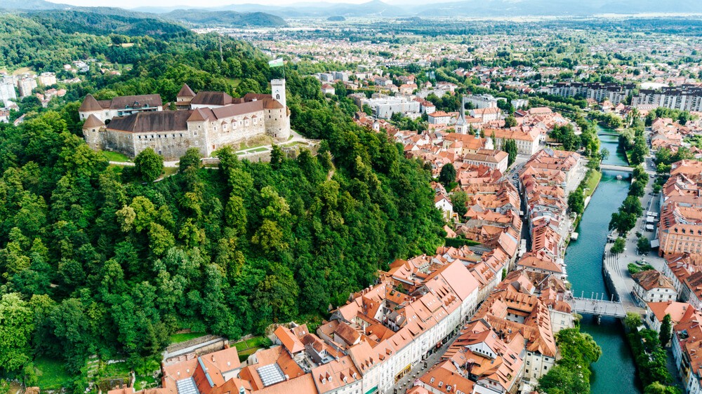 Ljubljana-Urlaub: Ansicht der Stadt und der Burg aus der Luft