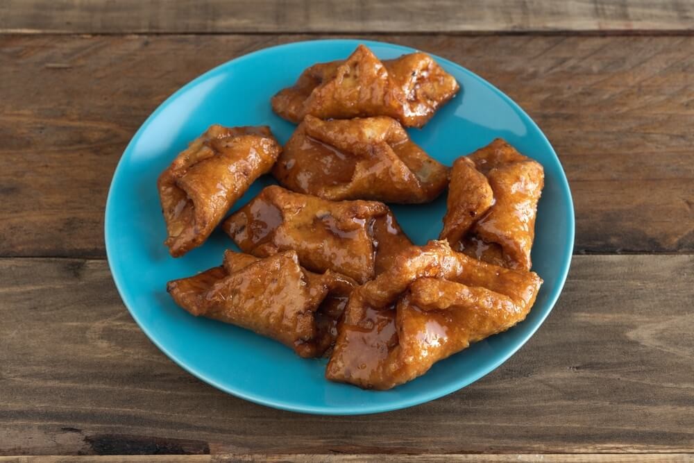 Pestiños: Fried pastry on a plate in individual curls